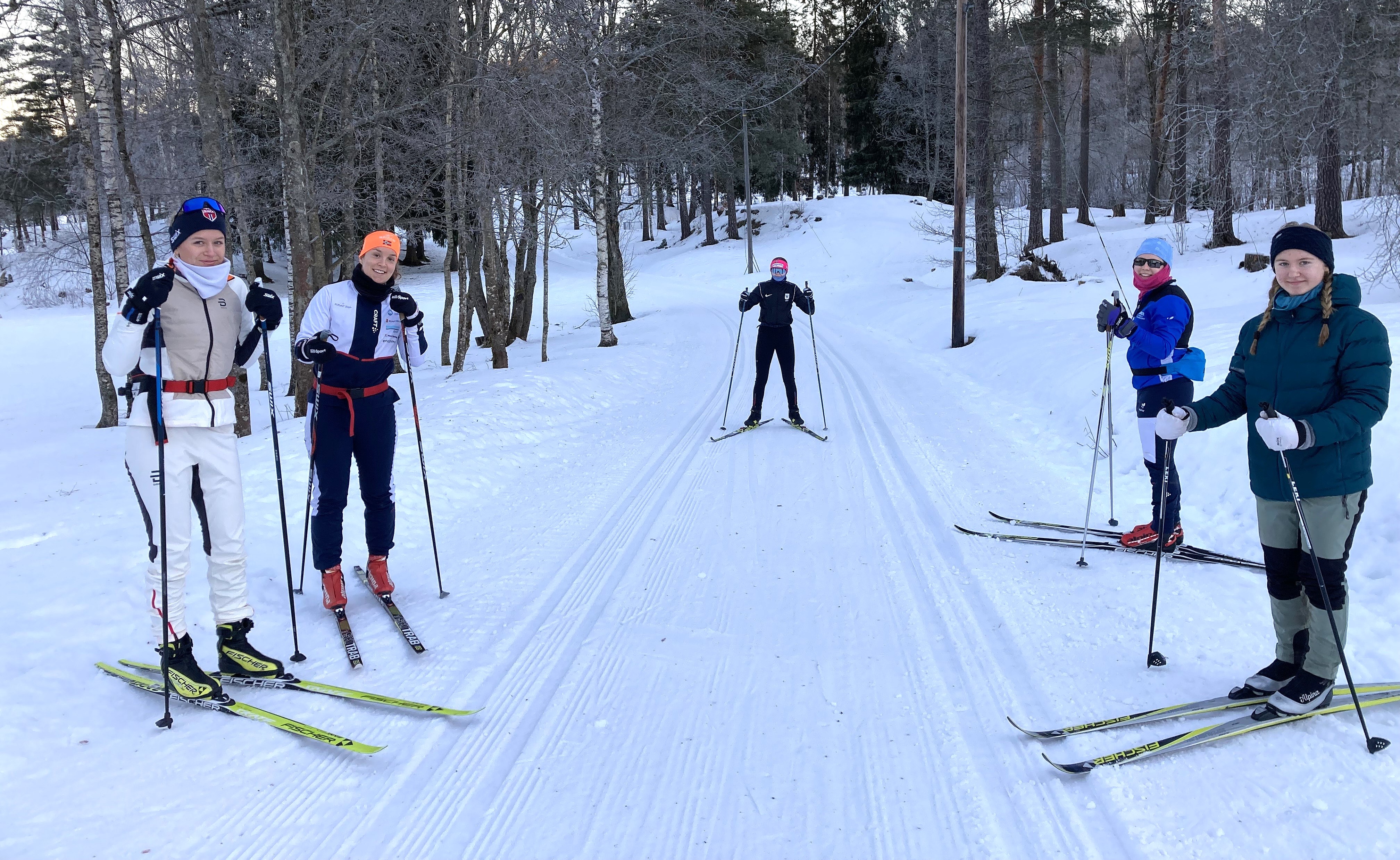 Jentesamling Flattvann